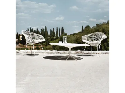 Tavolino da giardino Petal Coffee Table in nylon e metallo di Knoll