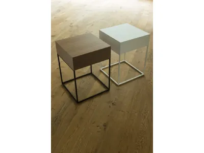 Tavolino quadrato con base in metallo e piano in legno con cassetto Baby di Porada