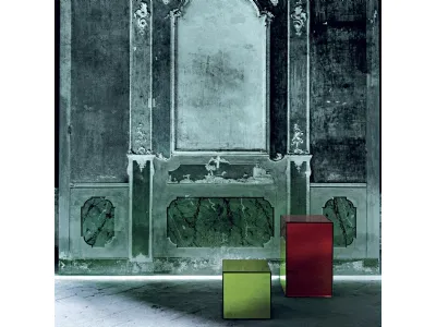 Contenitori Boxy rivestiti in specchio colorato di Glas Italia