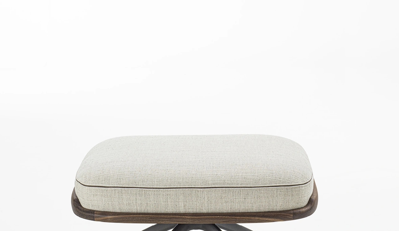 Cuna Lounge Pouf di Porada