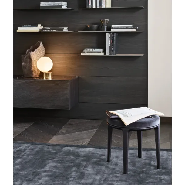 Pouf Henry in velluto con piedini in olmo nero di Poliform