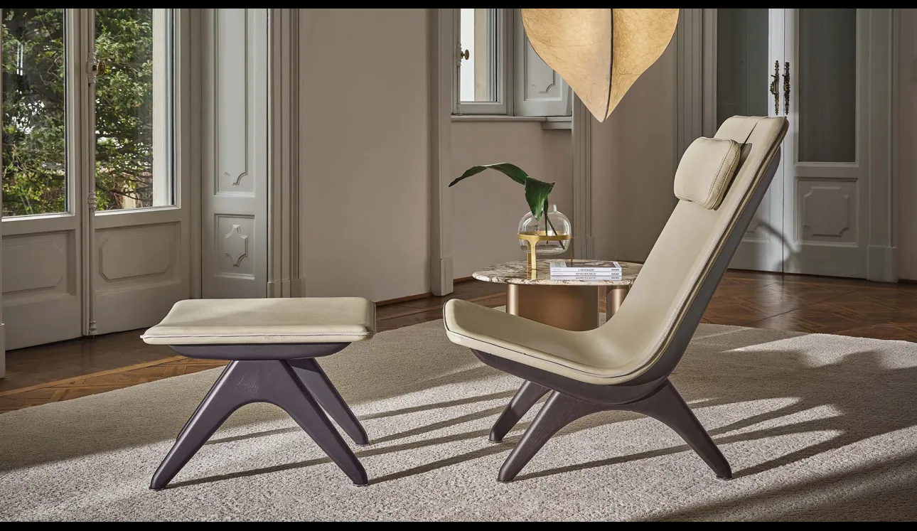 Pouf Koko in pelle e legno di Porada
