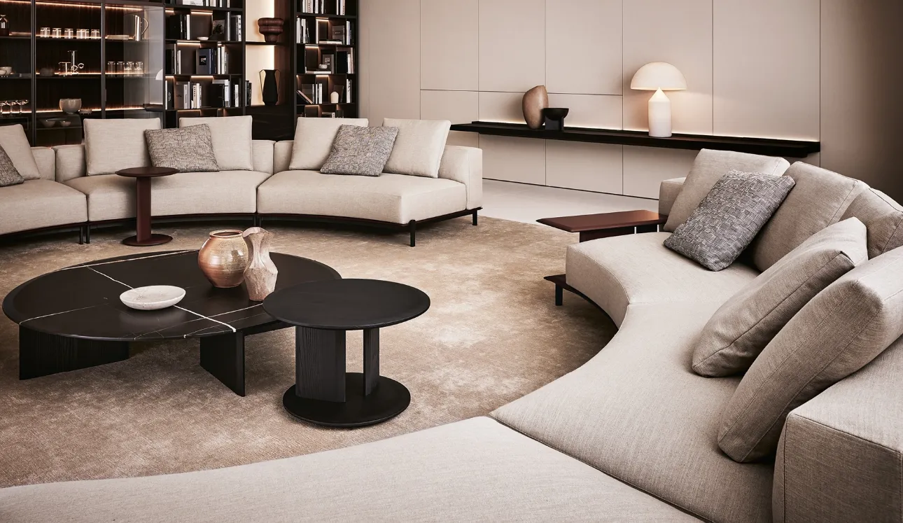 Tavolini Mush con struttura in olmo nero e top in marmo o in olmo nero di Poliform 