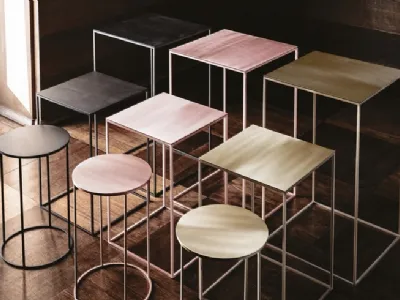 Tavolini 101 102 103 in metallo quadrati o rotondi progettati in diverse forme e altezze componibili a piacere di Vibieffe