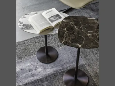 Tavolino 095 096 in marmo con base in metallo di Vibieffe
