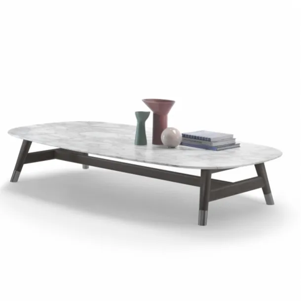Tavolino Desco con top in marmo bianco di Carrara e base in legno massello di Flexform