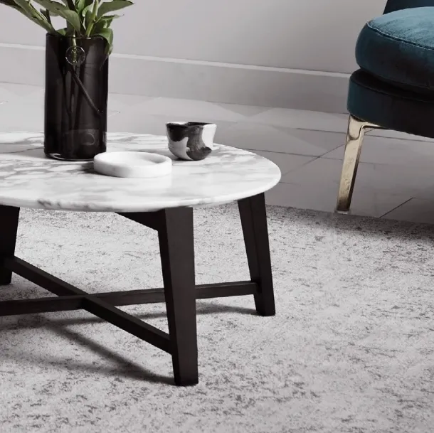 Tavolino rotondo in marmo con base in legno massello Tris di Flexform