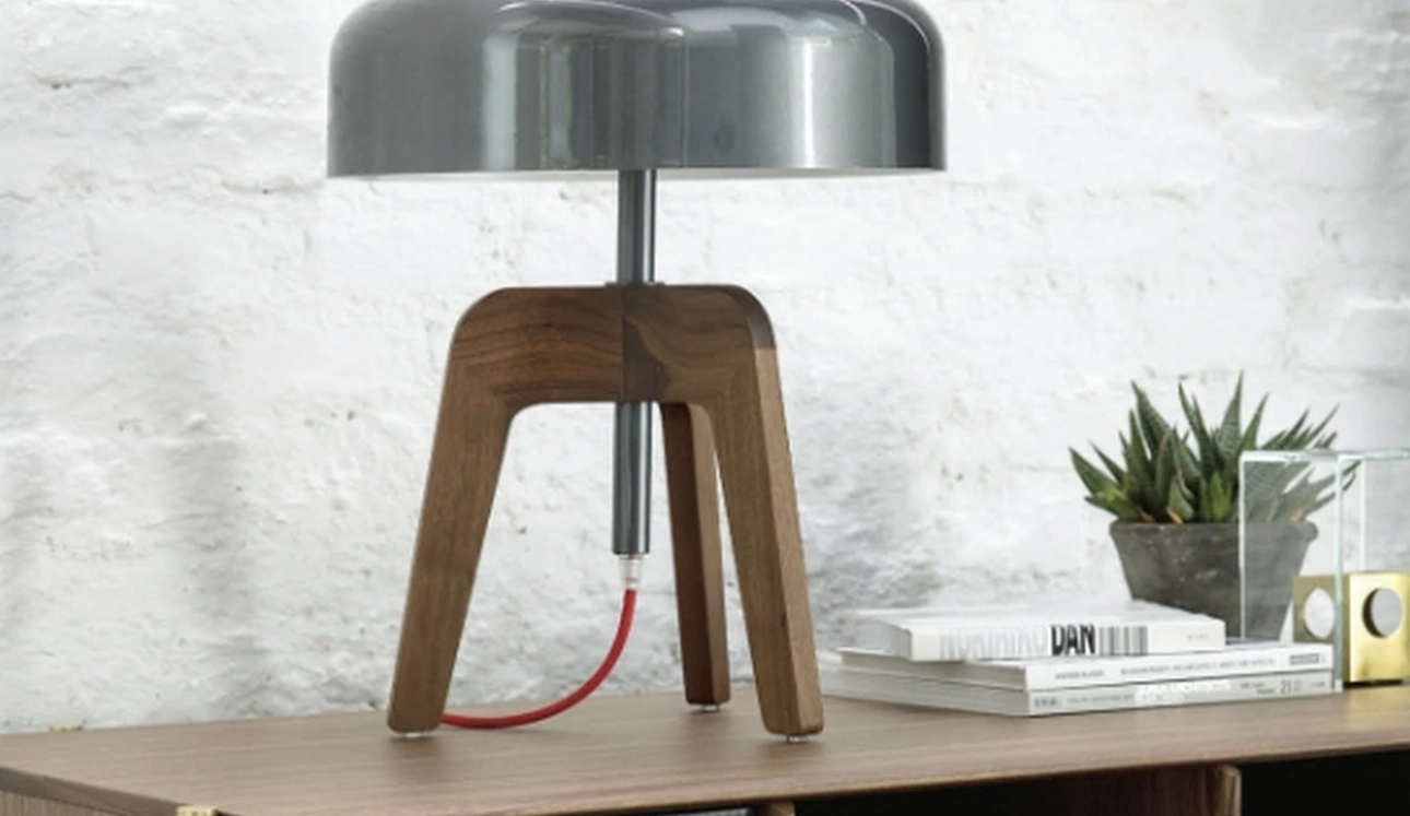 Lampada da tavolo in legno Pileo di Porada