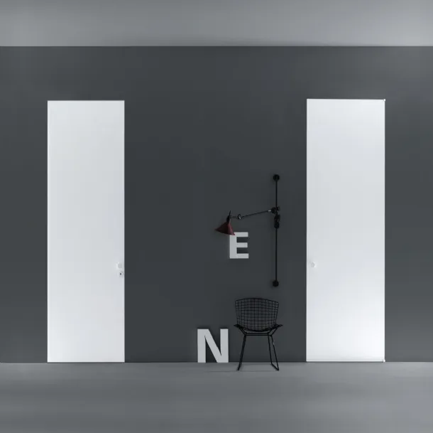 Porta per interni a filomuro Aladin Swing Plain in laccato Bianco di Glas Italia