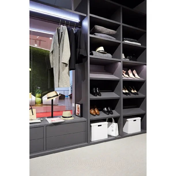 Cabina Armadio in melaminico grigio con struttura autoportante Tube di Erba