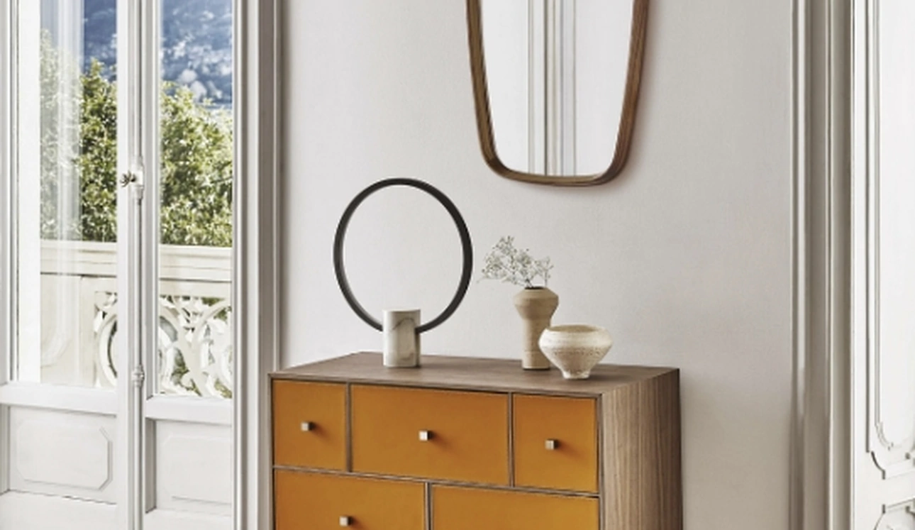 Cassettiera Rucellai in legno con cassetti rivestiti in pelle di Porada