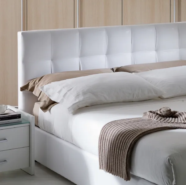 Letto con testiera trapuntata in tessuto Bianco e box contenitore Relais di Ime Arredamenti