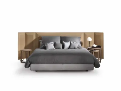 Letto con testiera in legno rivestita in cuoio con pannelli laterali orientabili Eden Plus di Flexform