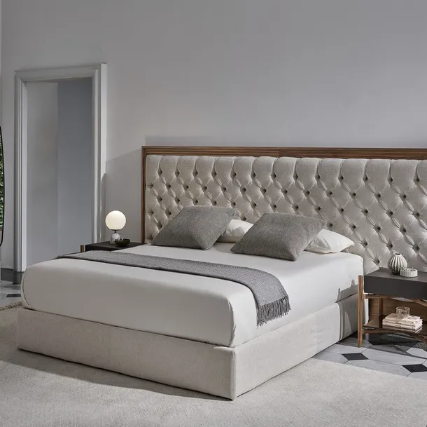 Letto imbottito Enya di Porada