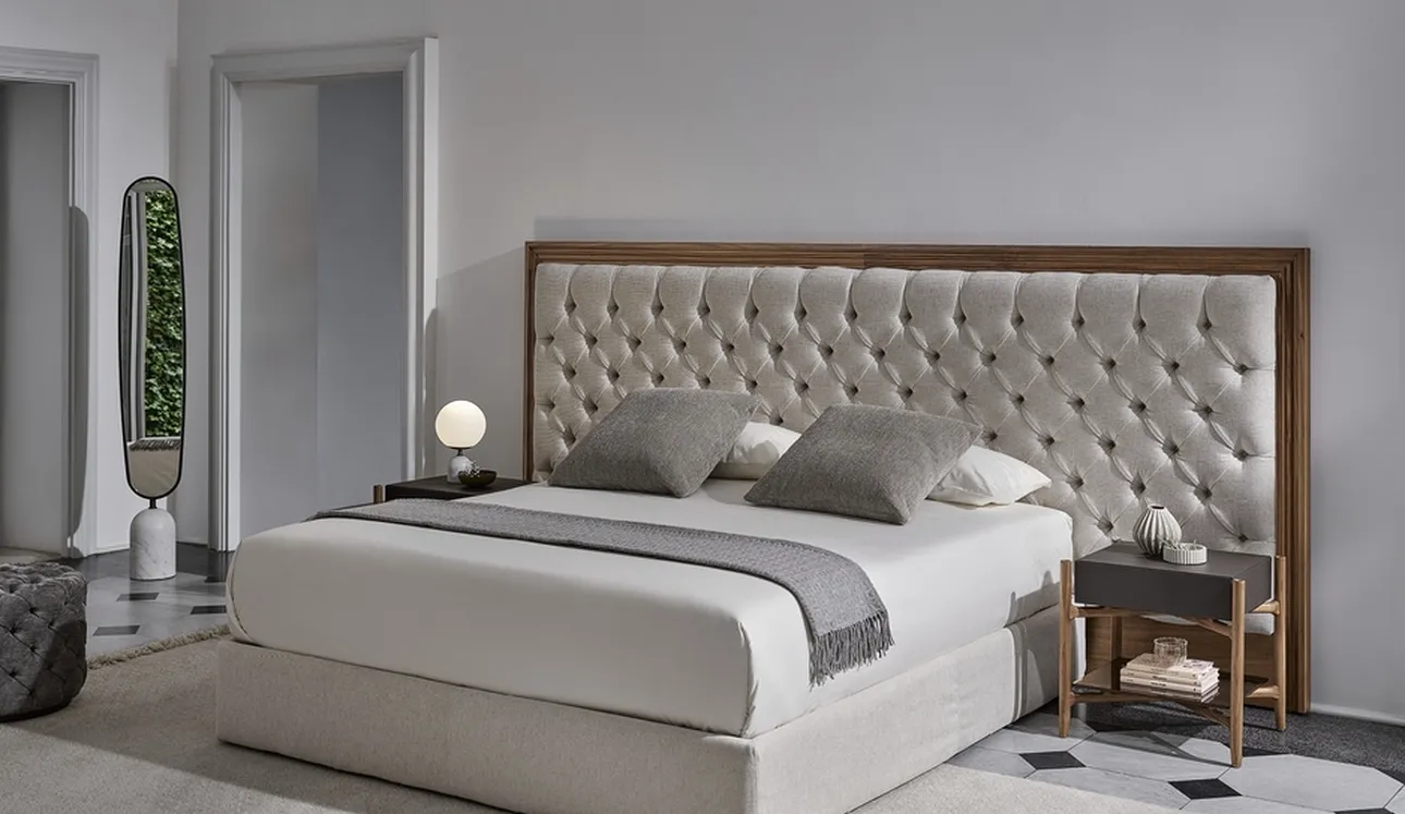 Letto imbottito Enya di Porada