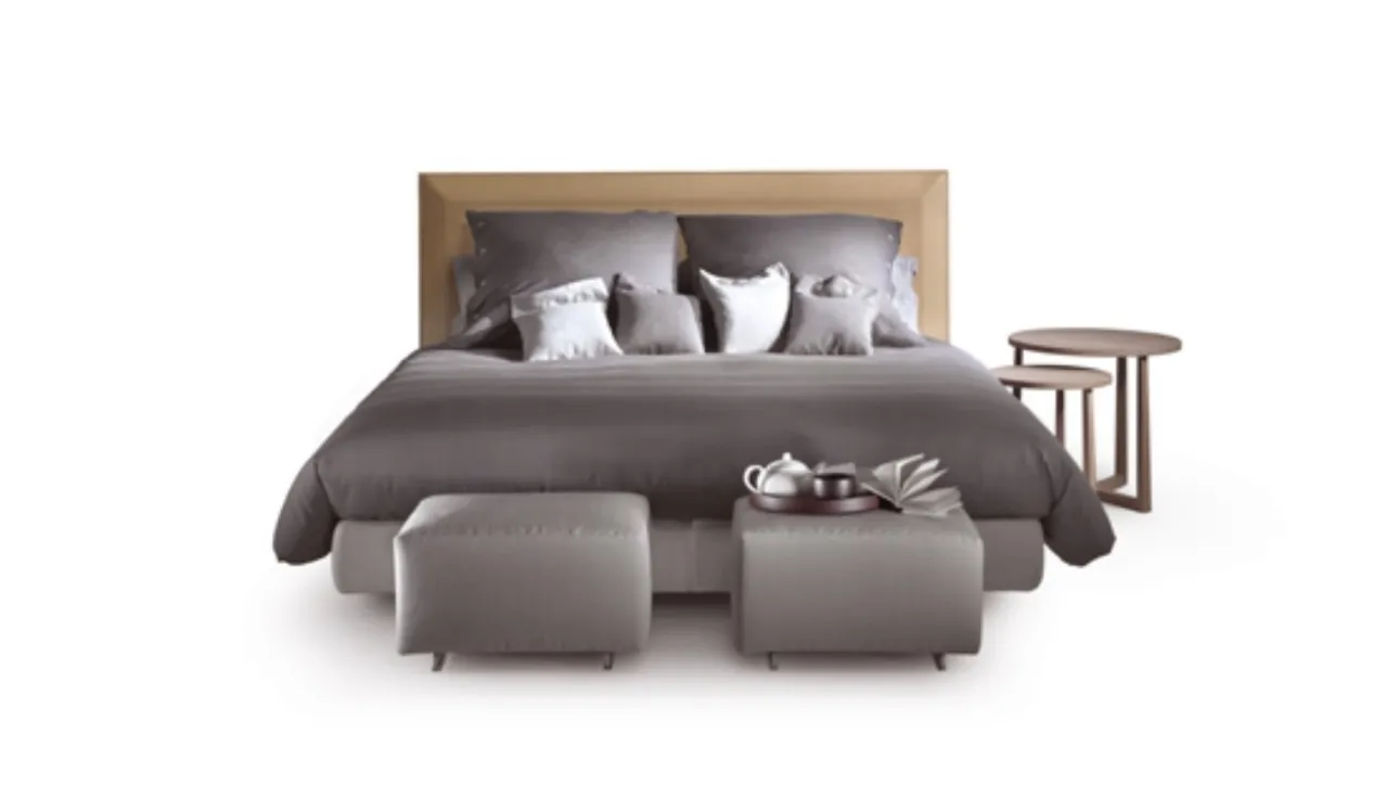 Letto matrimoniale con testiera in legno rivestita in cuoio Eden di Flexform
