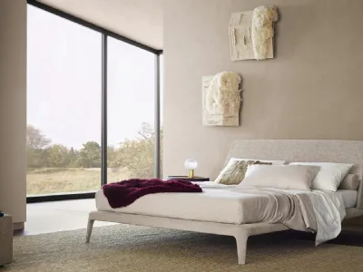 Letto Kelly in tessuto Naxos Sabbia di Poliform