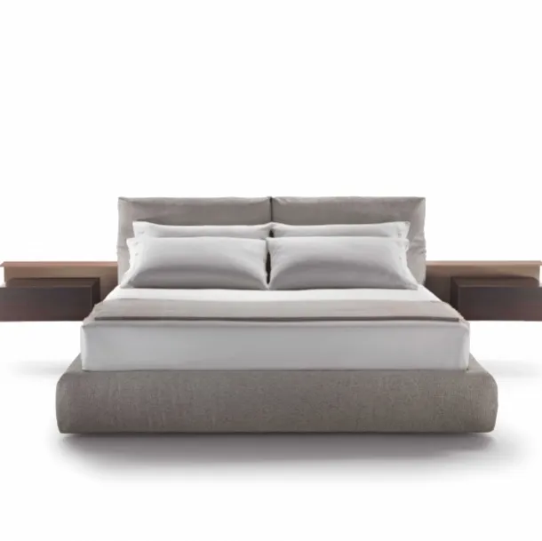 Letto matrimoniale in tessuto con box contenitore e comodini integrati in legno Newbridge di Flexform