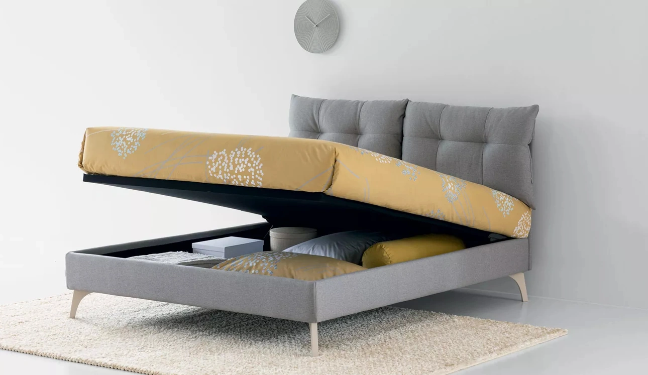 Letto in tessuto imbottito Loren con contenitore di Oggioni