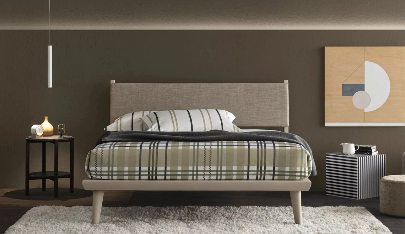 Letto con testiera Orimento di Oggioni