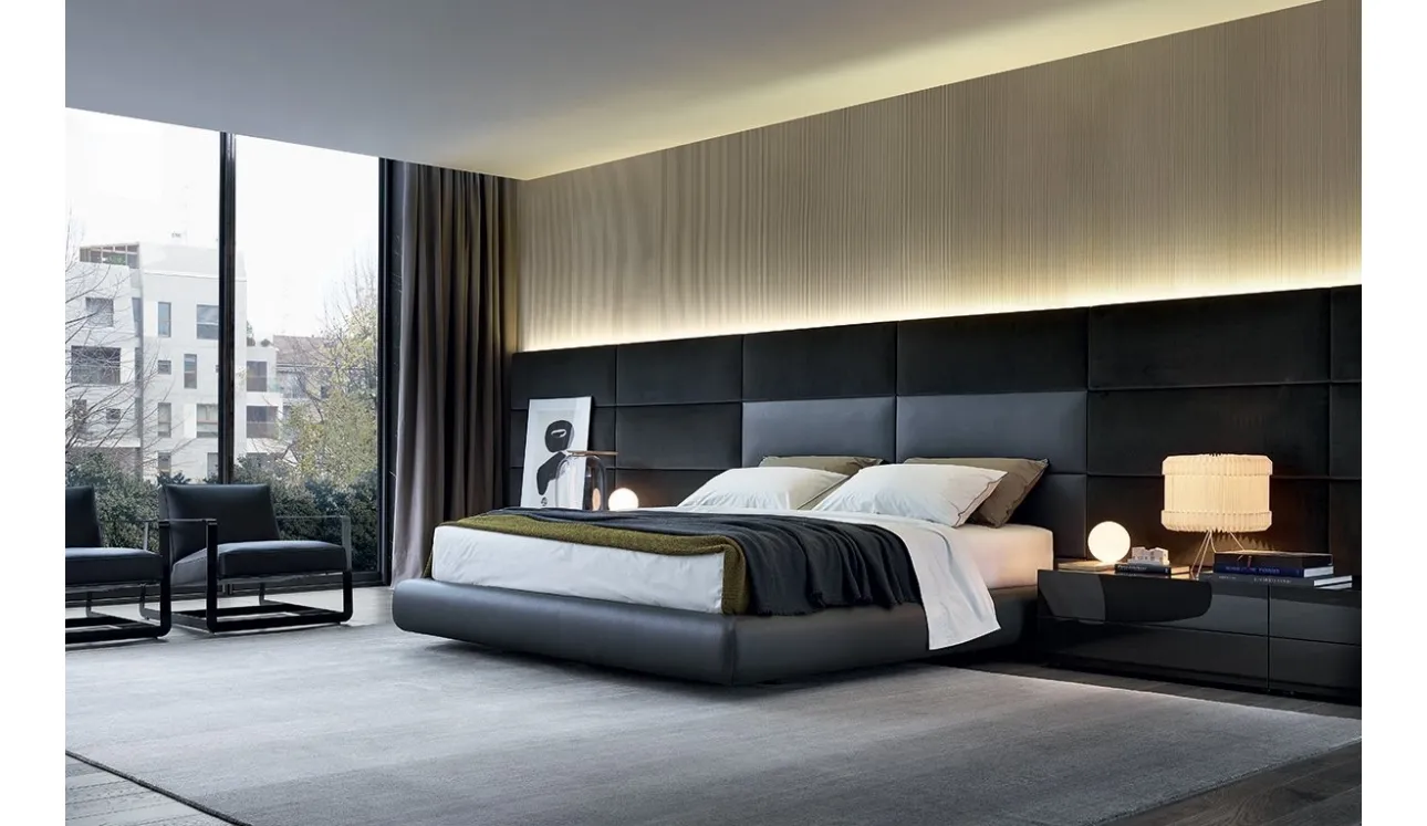 Letto in pelle imbottito con testiera boiserie Dream di Poliform