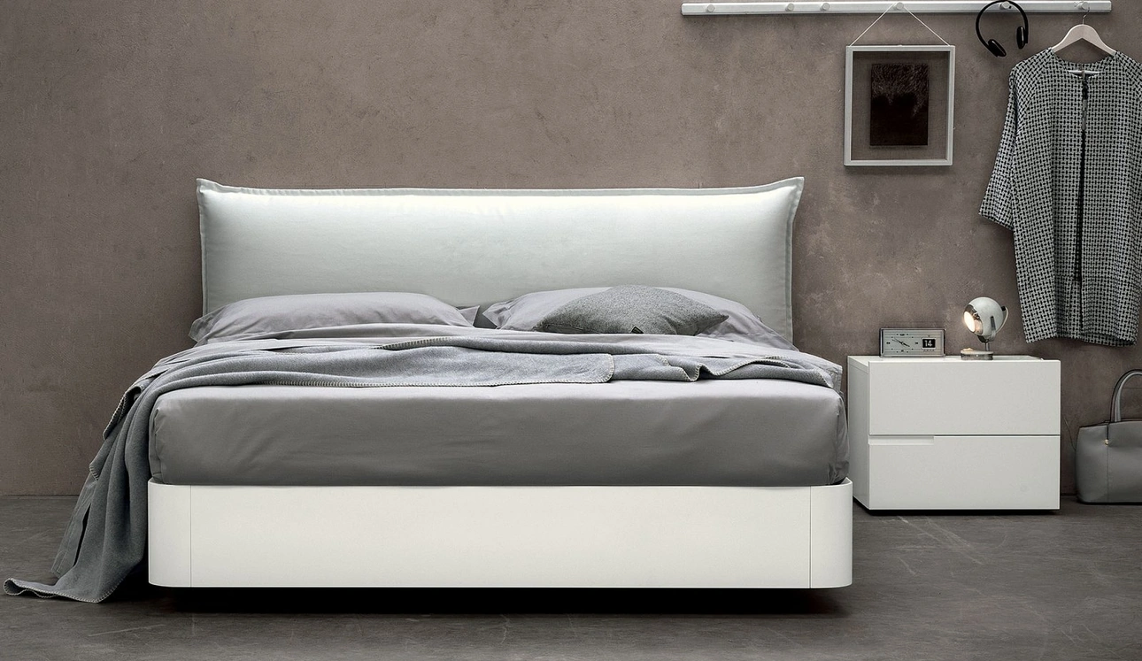 Letto in Rovere con testiera in tessuto imbottito Tender di Morassutti
