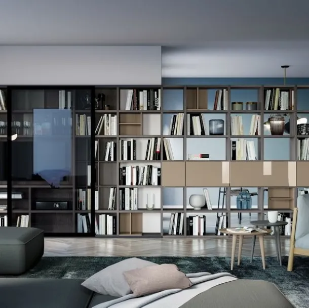 Libreria a muro e divisoria Logic Collection 03 in rovere fumo, laccato lucido e vetro grigio trasparente di Morassutti