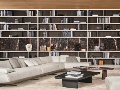 Libreria Wall System 03 in laccato opaco con schienale in rovere e gres porcellanato effetto marmo di Poliform