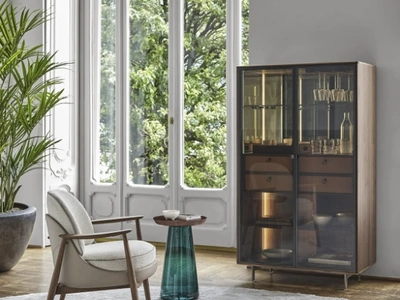 Madia Matics Bar in legno con ante in vetro di Porada