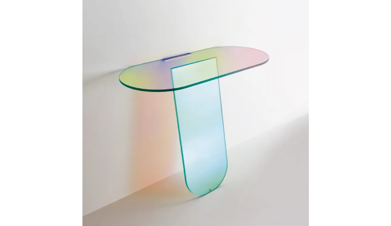 Mobile ingresso Shimmer in cristallo con una speciale finitura multicromatica cangiante di Glas Italia