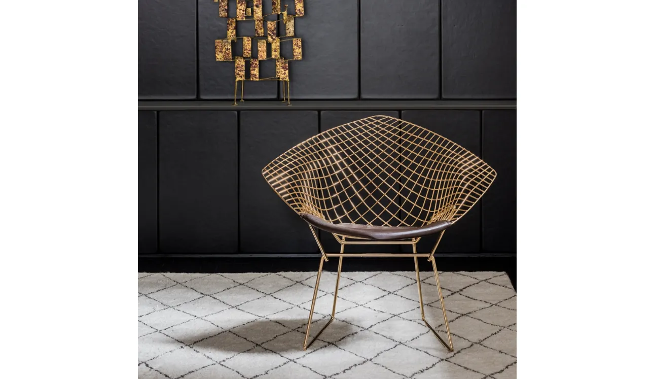 Poltroncina in metallo Bertoia Diamond Chair Gold di Knoll