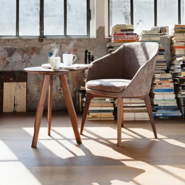 Poltroncina in tessuto con struttura in legno Opera Dining di Vibieffe