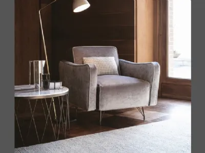 Poltroncina con piedi in metallo Pop di Vibieffe