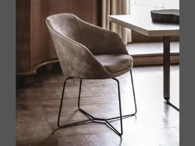 Poltroncina in tessuto con gambe in metallo finitura bronzo Ribbon di Vibieffe