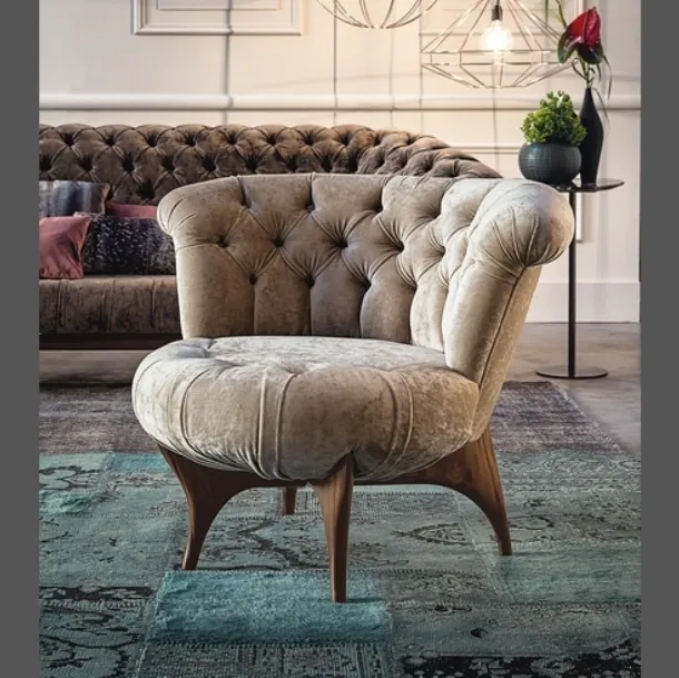 Poltroncina capitonnè con struttura in legno Victor di Vibieffe