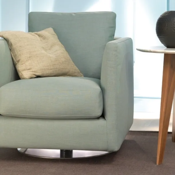 Poltroncina in tessuto con base girevole Zone di Vibieffe