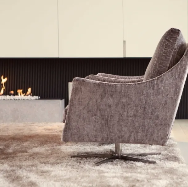 Poltrona in tessuto con base girevole in alluminio Boss di Flexform