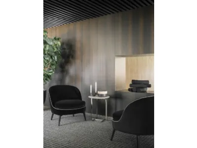 Poltroncina Dragonfly 20 in tessuto imbottito con piedini in metallo di Flexform