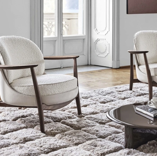 Poltroncina Ginkgo XL in tessuto e pelle di Porada