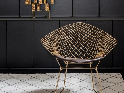 Poltroncina Bertoia Diamond Chair Gold di Knoll