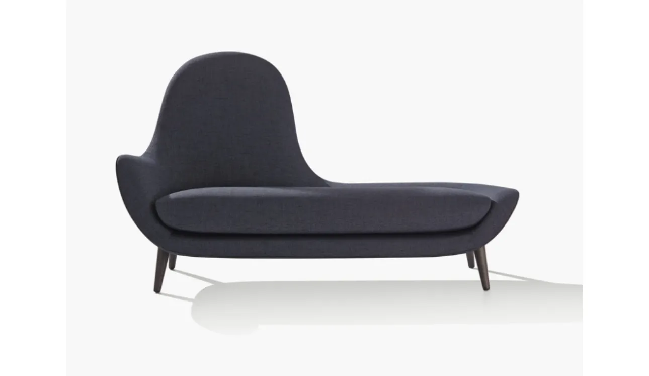 Poltrona Mad Chaise Longue in tessuto e pelle sul retro con gambe in olmo nero di Poliform