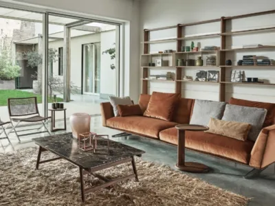 Divano lineare in tessuto con base in metallo rivestita in cuoio Evergreen di Flexform