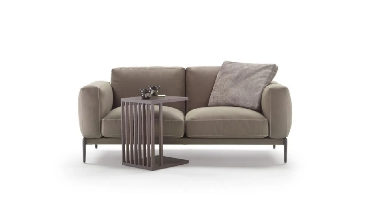 Divano lineare in tessuto imbottito Romeo Compact di Flexform
