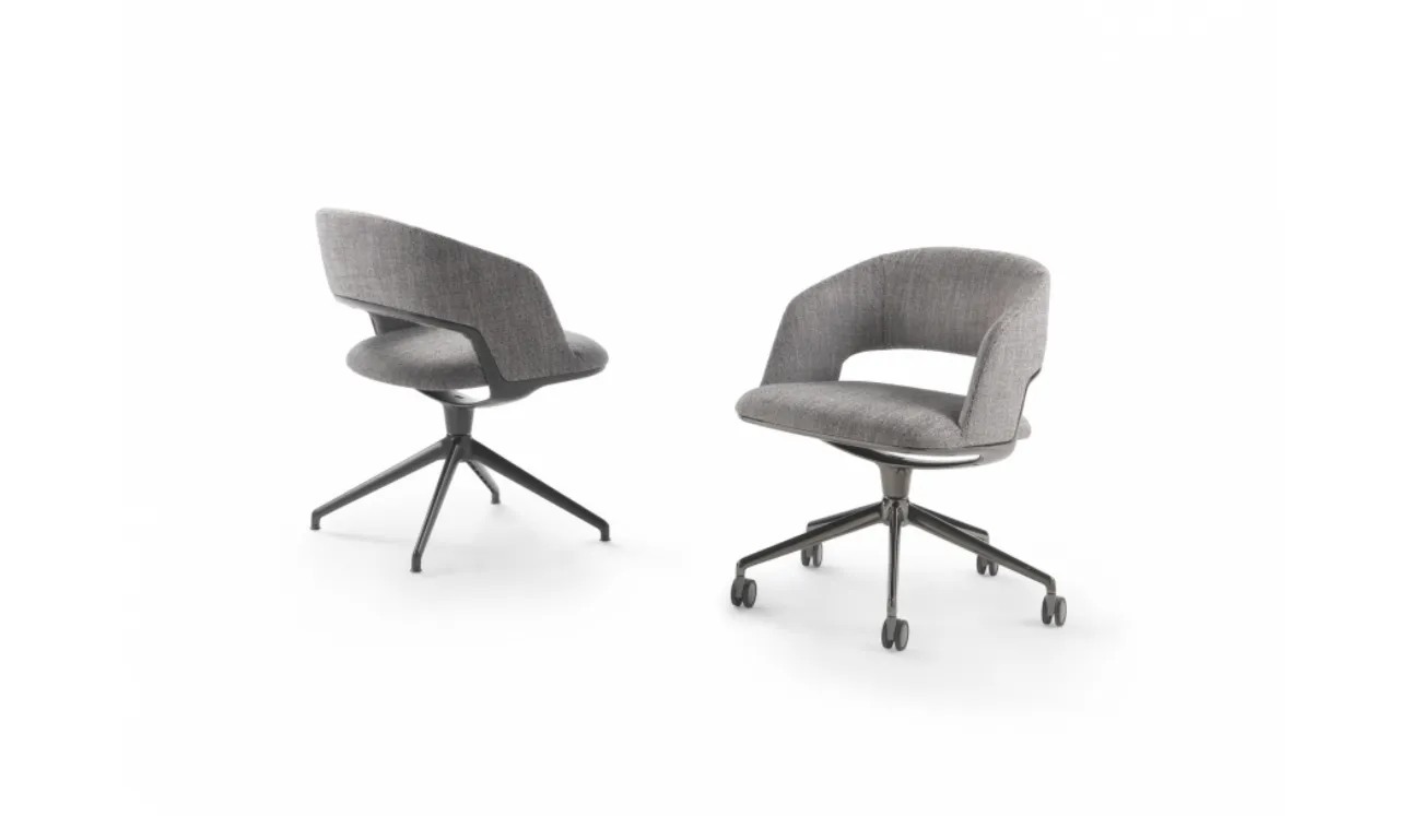 Sedia Alma in tessuto con base girevole in alluminio di Flexform
