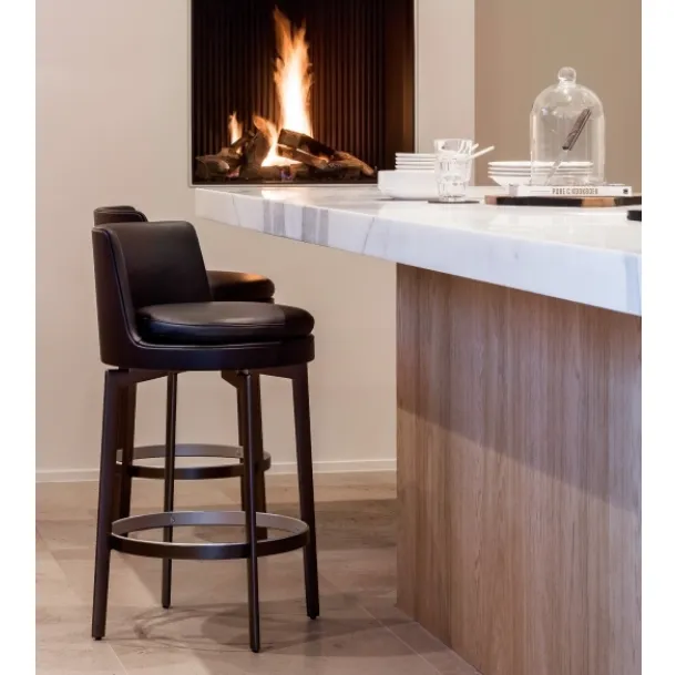Sgabello Feel Good in pelle con struttura in metallo di Flexform