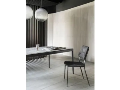 Sedia First Steps in metallo con intreccio in paglia di fiume colore antracite di Flexform