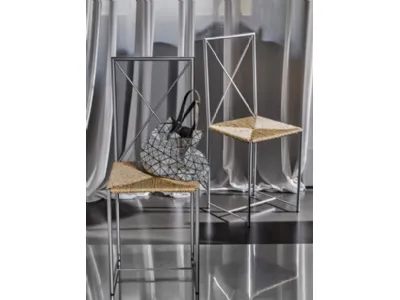 Sedia Moka con struttura in metallo e seduta in cordoncino in fibra vegetale di Flexform