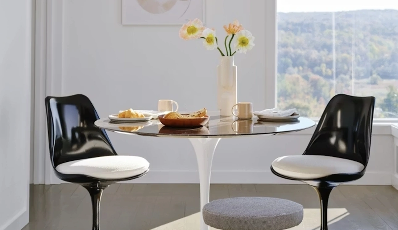 Sedia Tulip Chair in fibra di vetro di Knoll