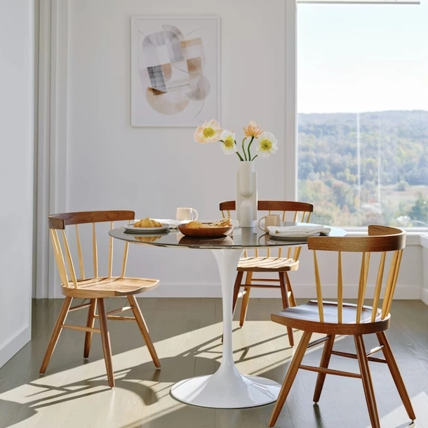 Sedia Nakashima Straight-Back di Knoll