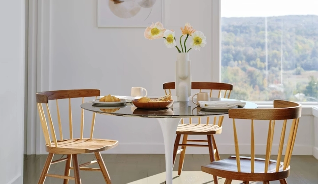 Sedia Nakashima Straight-Back di Knoll